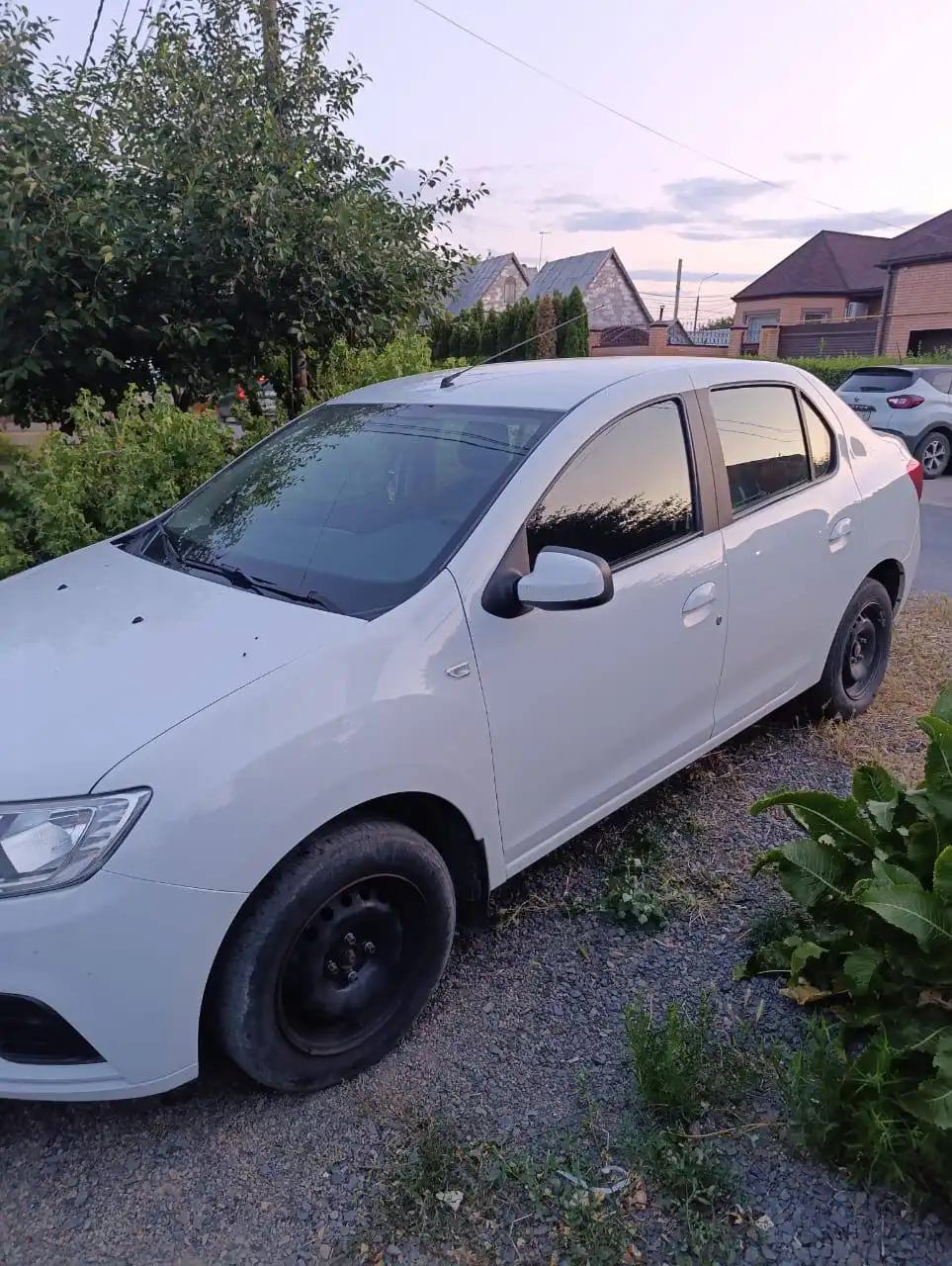 Renault Logan 2 рестайлинг 2020 автомат 1.6 - Легковые автомобили (Авто) в Таганрог