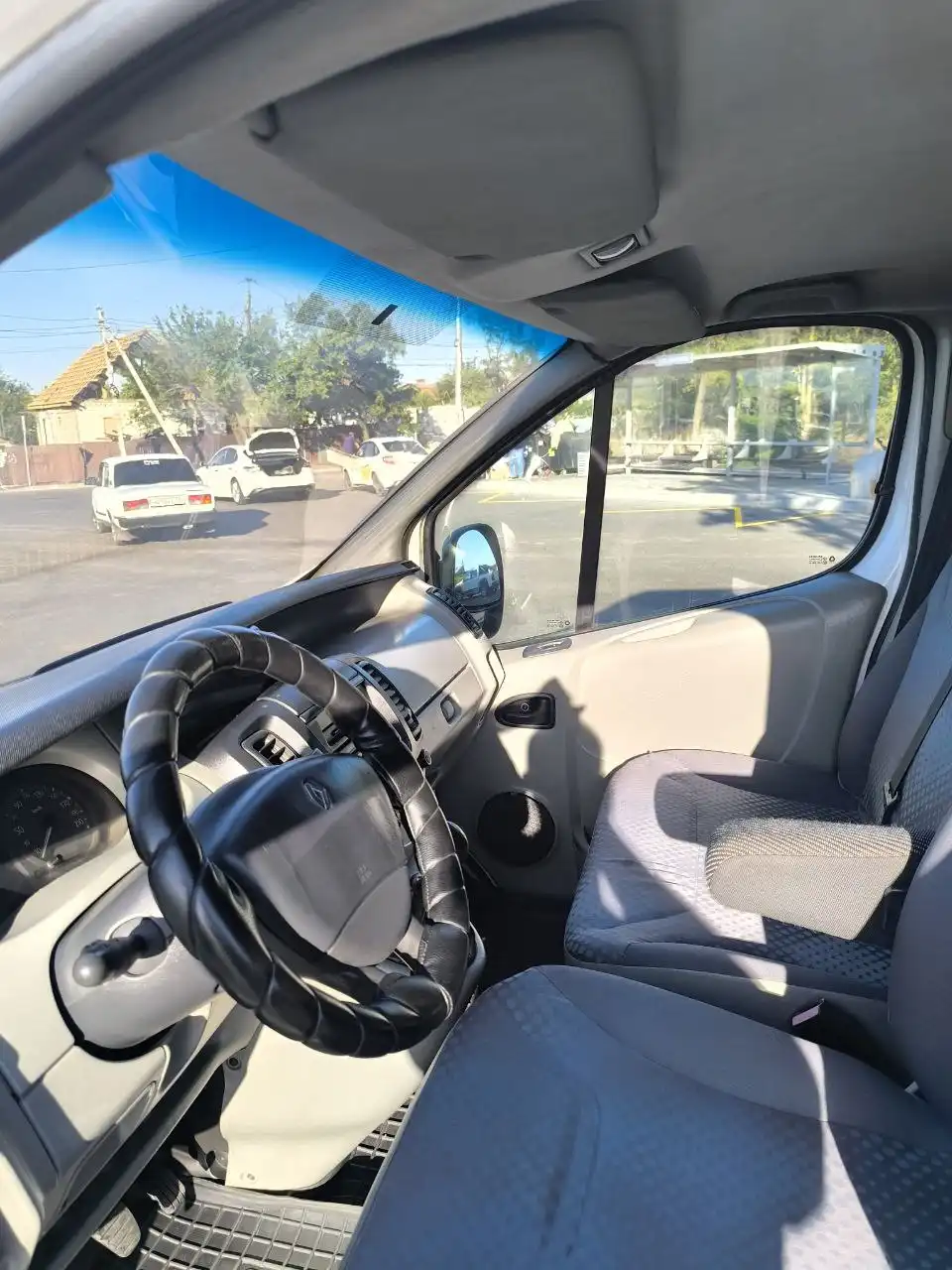 Продажа автомобиля RENO TRAFIK 2 - Грузовики и фургоны (Авто) в Санкт-Петербург