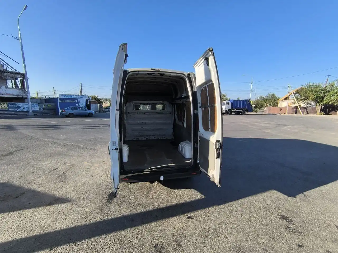 Продажа автомобиля RENO TRAFIK 2 - Грузовики и фургоны (Авто) в Санкт-Петербург