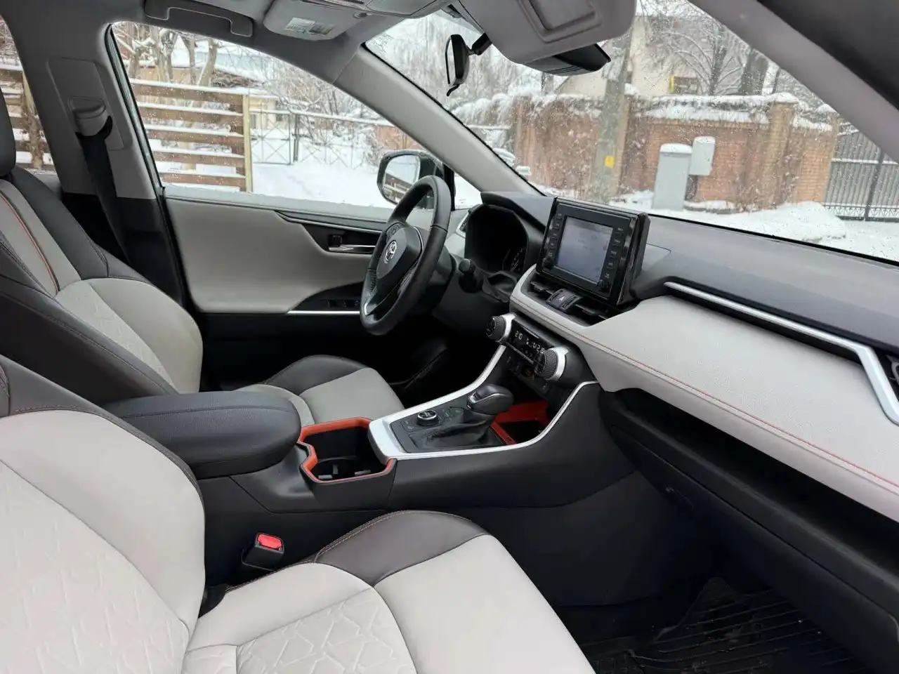 Продажа Toyota RAV4 2022 года - Легковые автомобили (Авто) в Санкт-Петербург