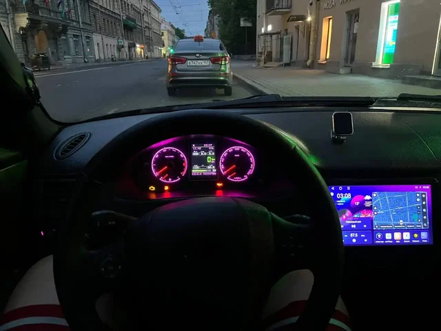 Продажа автомобиля с потолком алькантара и газовым оборудованием - Мотоциклы в Санкт-Петербург