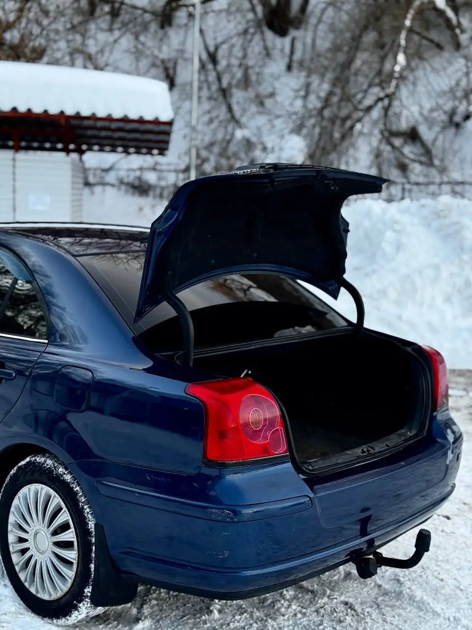 Toyota Avensis 2005 года с бензиновым двигателем 1.8 и механической коробкой передач - Авто в Санкт-Петербург