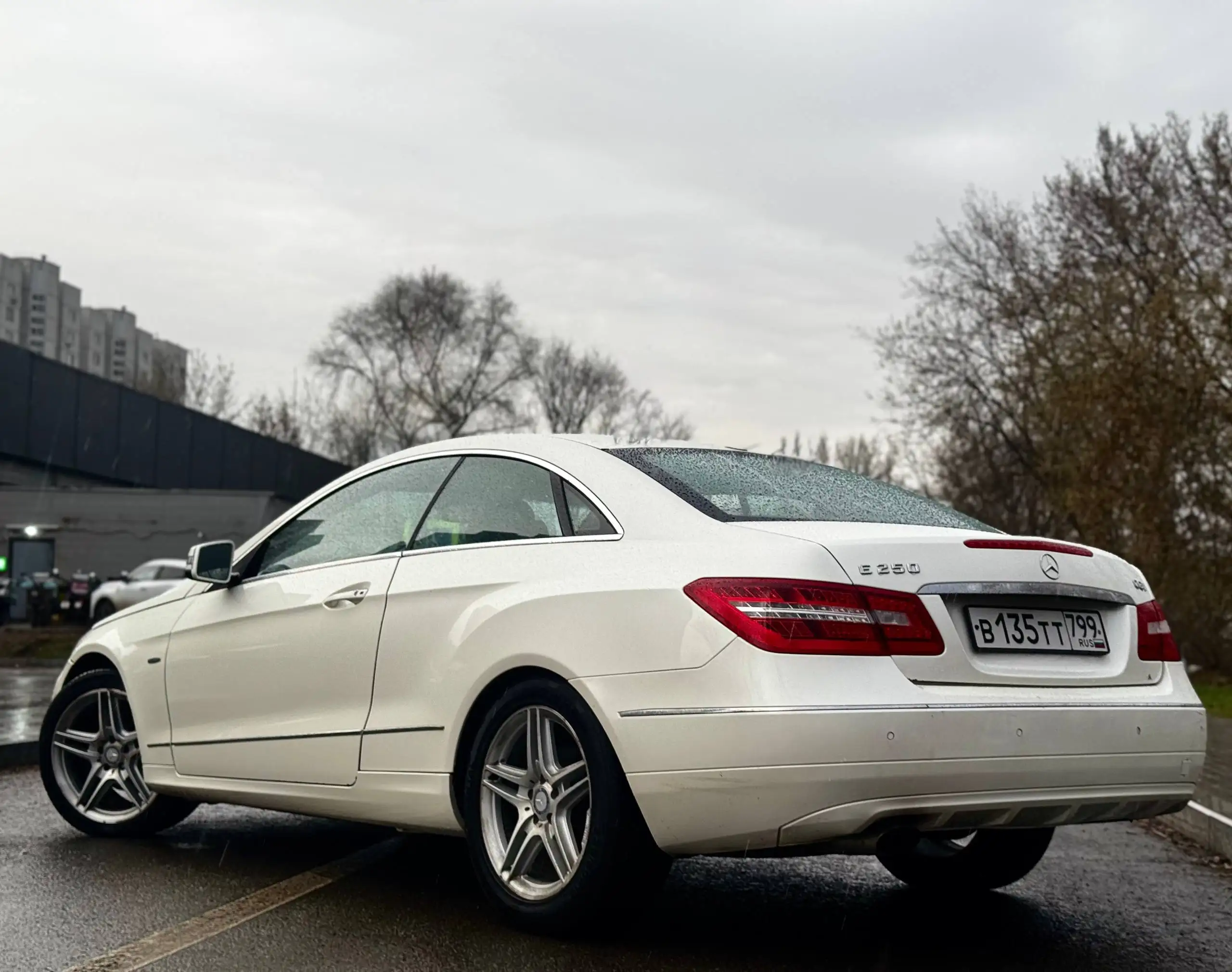 Mercedes-Benz E-Class 2010 года - Авто в Санкт-Петербург