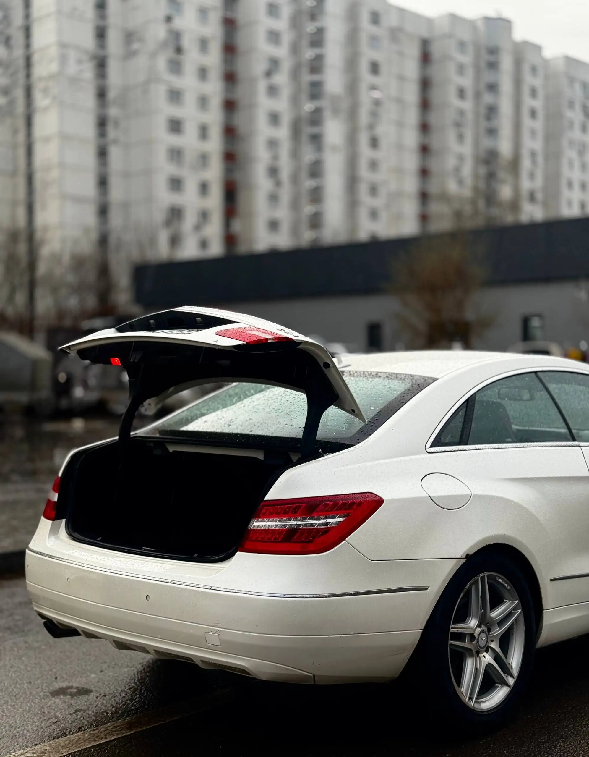 Mercedes-Benz E-Class 2010 года - Авто в Санкт-Петербург