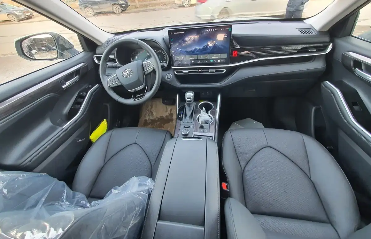 Toyota Highlander 2.0 AT 4WD 2026 - Авто в Казань