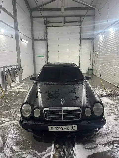 Продажа четырех автомобилей Мерседес W210 и ВАЗ разных годов - Двигатели в Санкт-Петербург