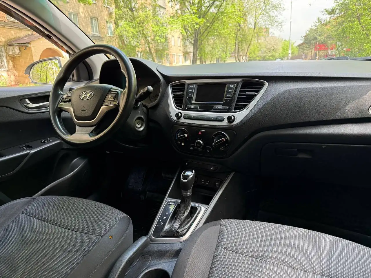 HYUNDAI SOLARIS 1.6 AT, 2017 - Легковые автомобили (Авто) в Москва