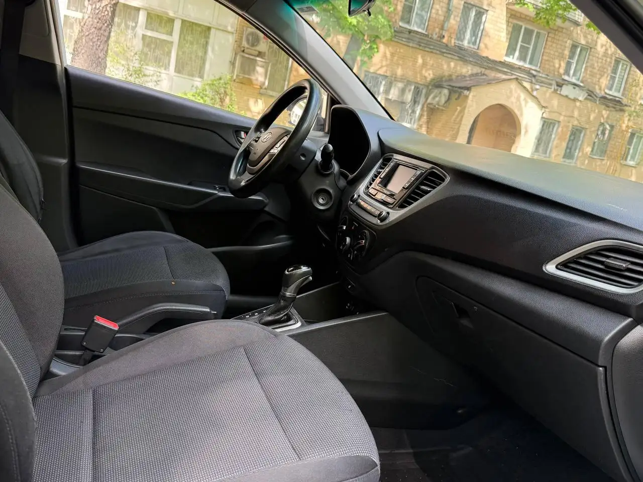 HYUNDAI SOLARIS 1.6 AT, 2017 - Легковые автомобили (Авто) в Москва
