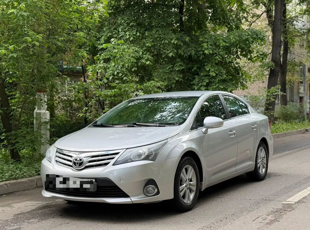 Toyota Avensis 2012 - Авто в Москва
