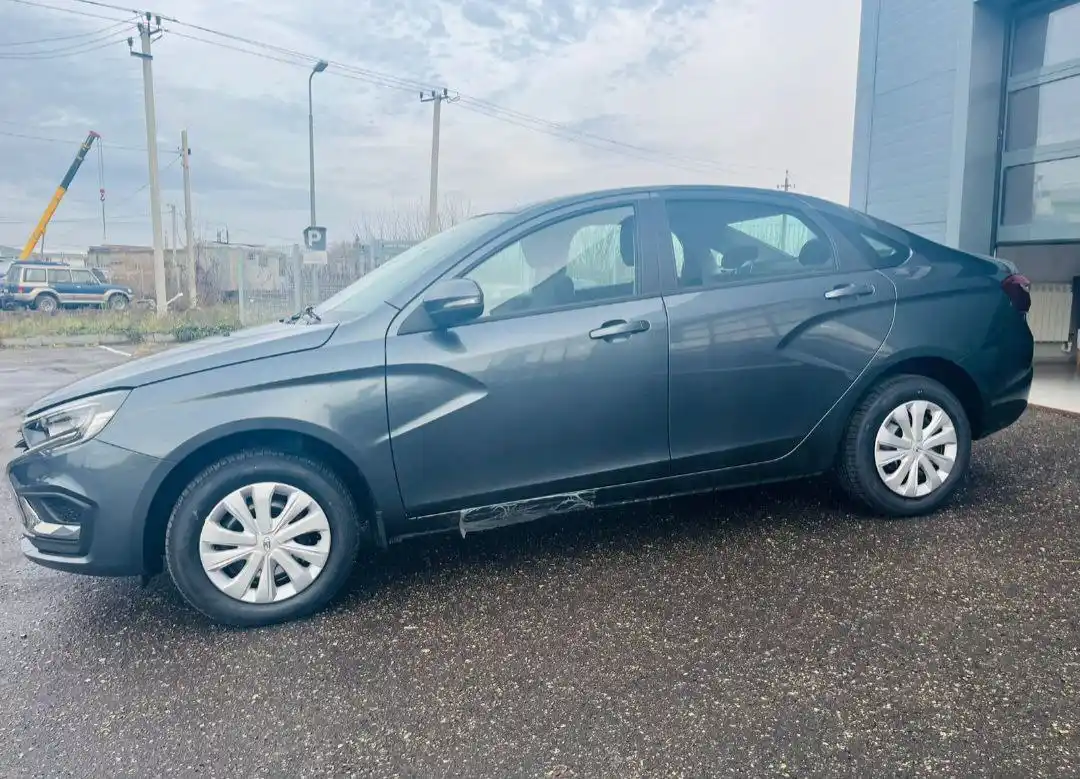 Новая Веста седан 1.6 механика Лайф