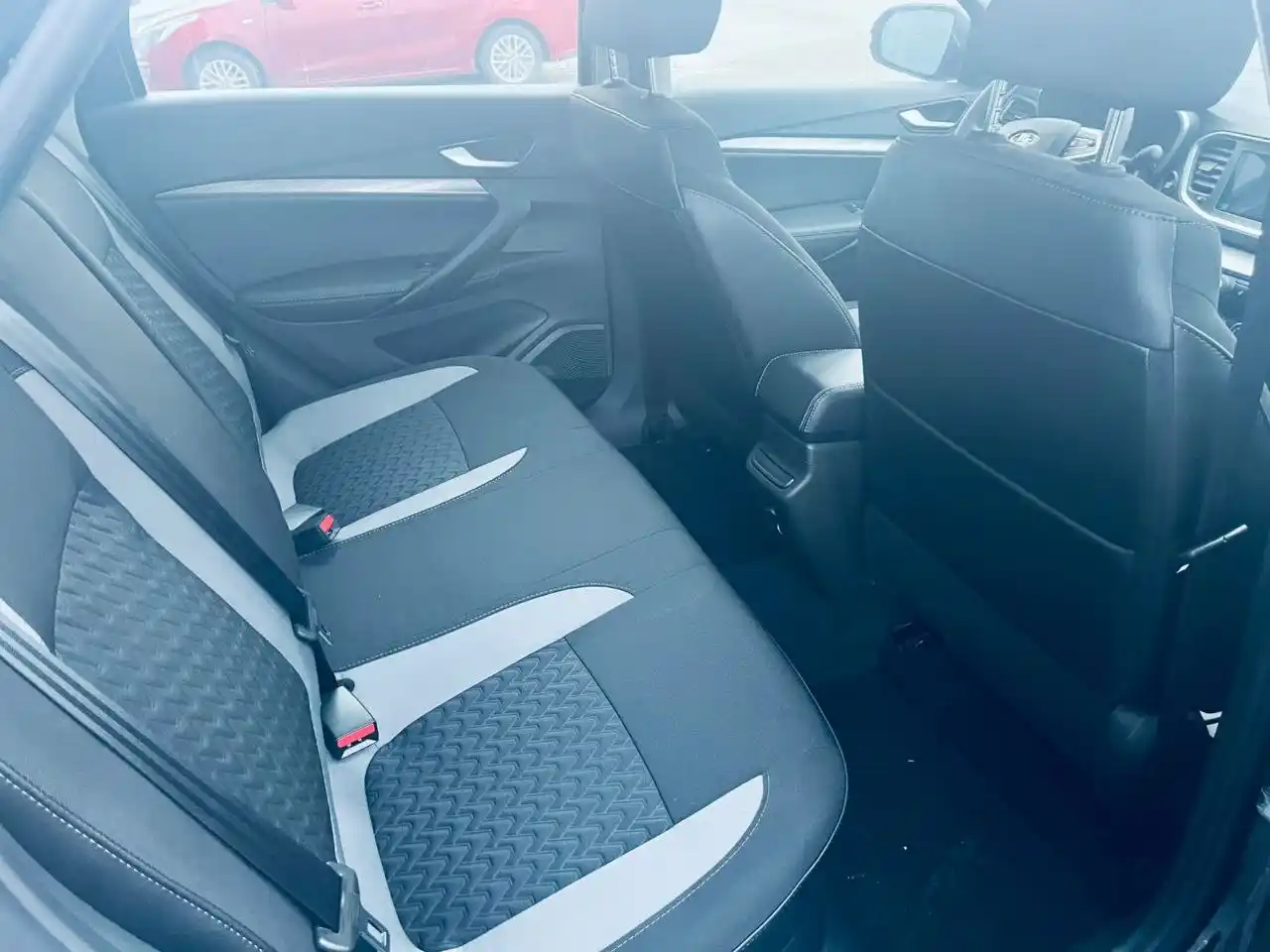 Новая Веста седан 1.6 механика Лайф