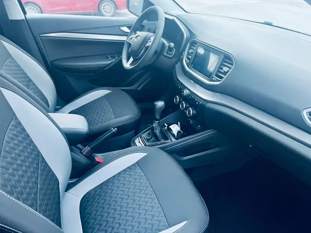 Новая Веста седан 1.6 механика Лайф