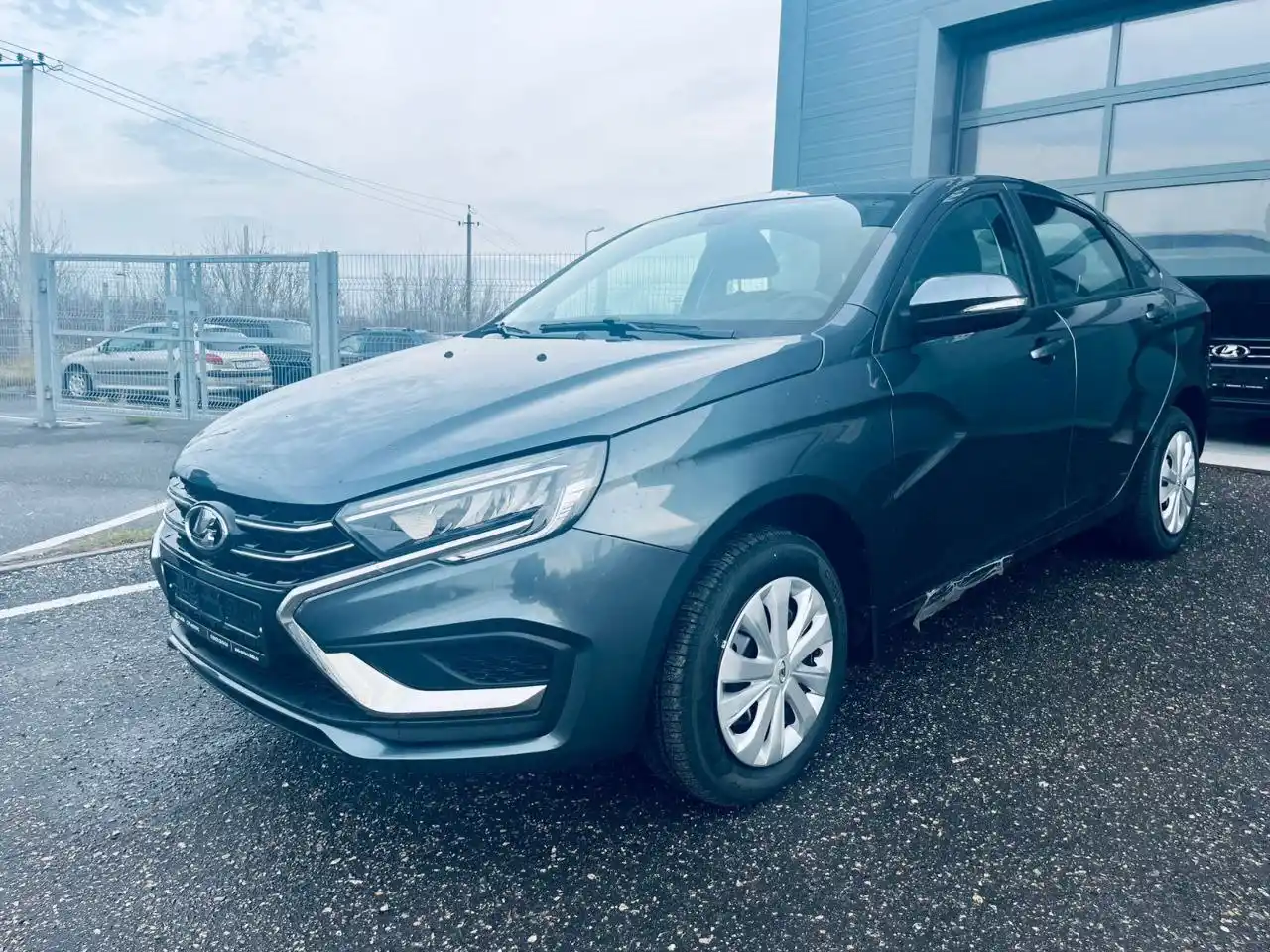 Новая Веста седан 1.6 механика Лайф