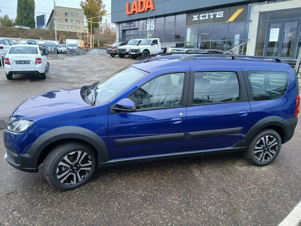 Продажа новых Largus Cross