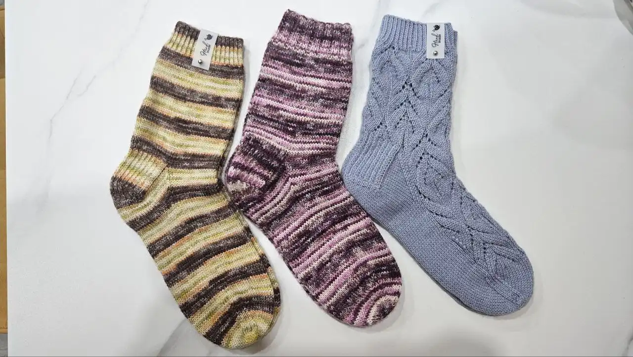 Вязаные носочки ручной работы