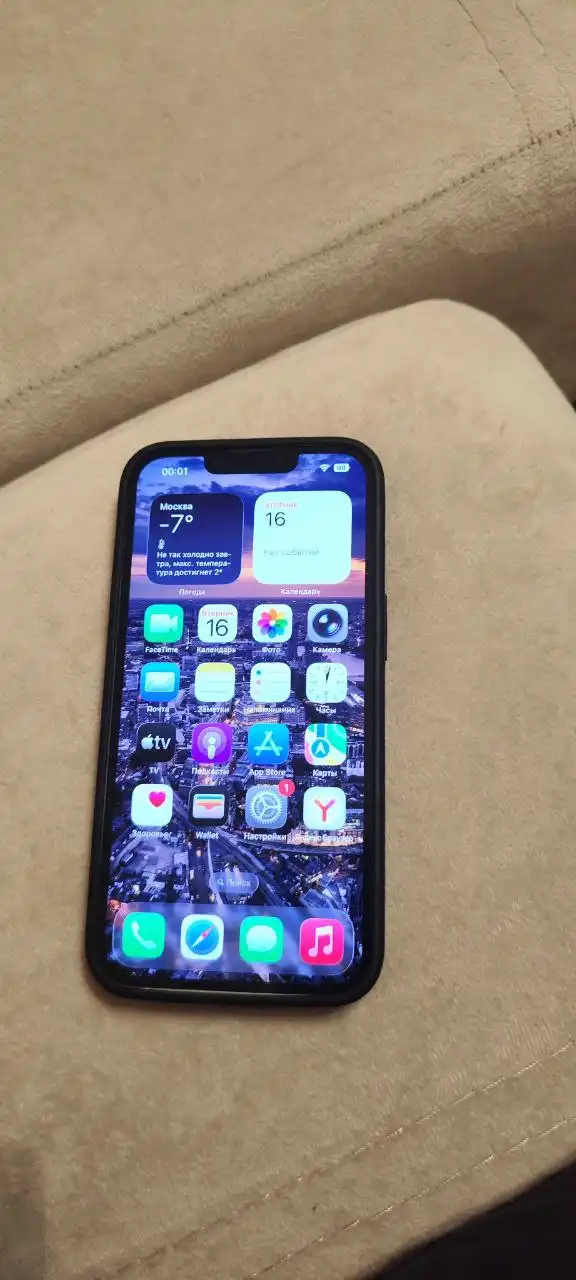 Продам iPhone 13 128 gb с аккумулятором 86%