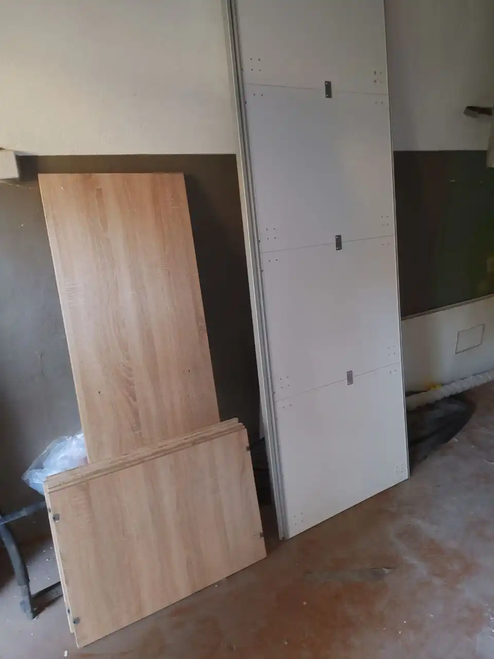 Шкаф купе 3х дверный белый матовый с зеркалом