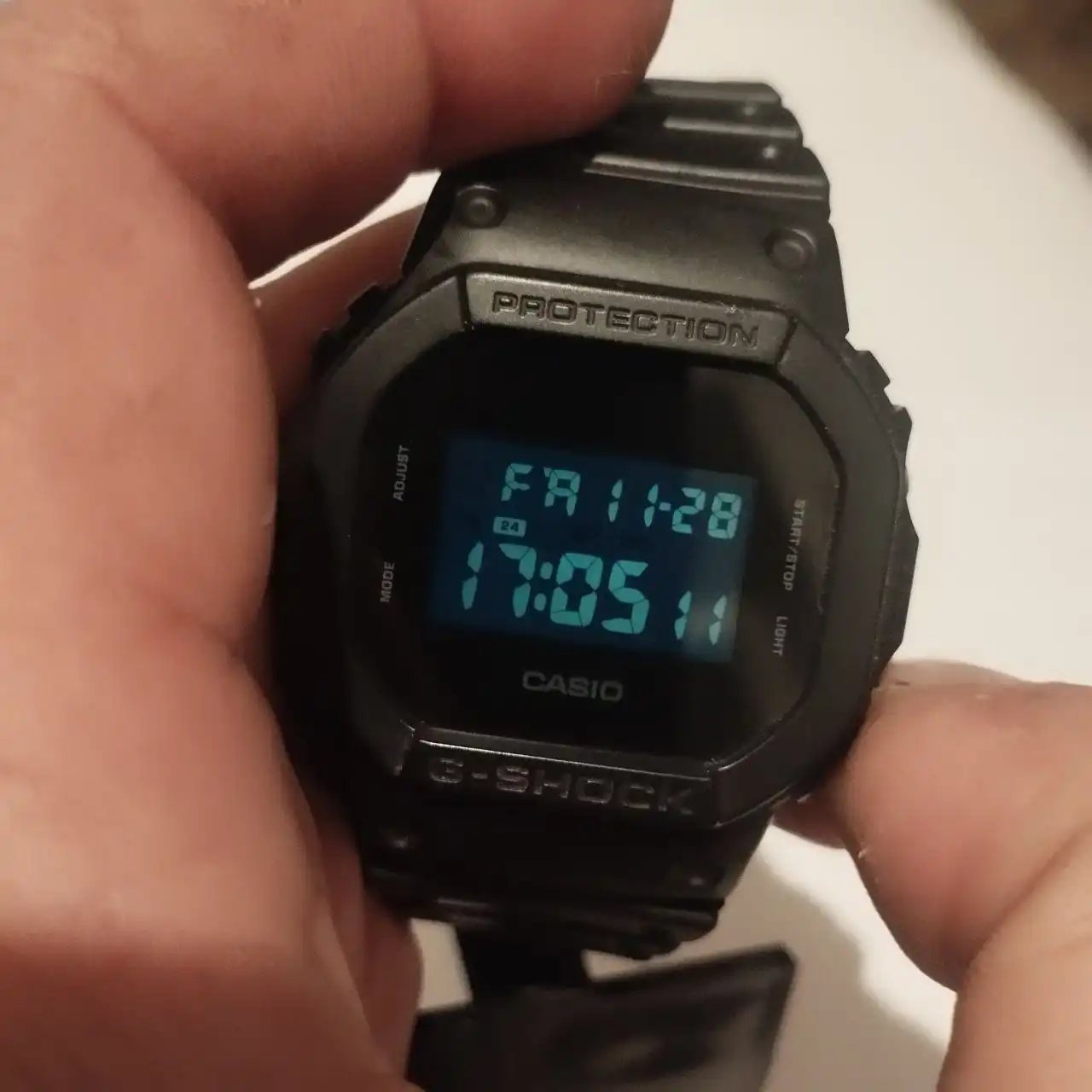 Продам часы Casio G-shock 5600UBB-1E