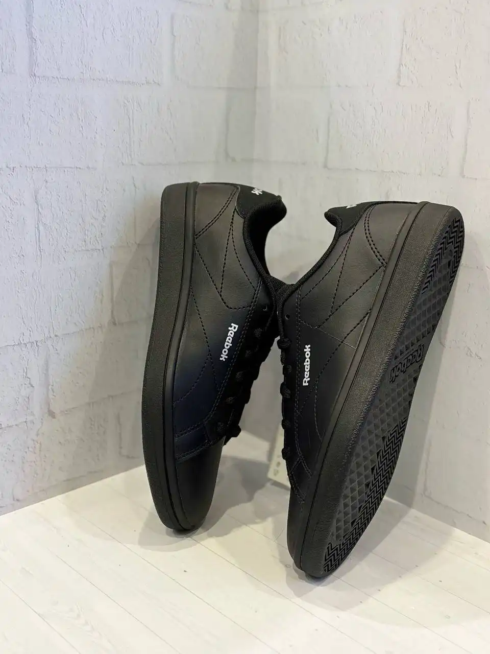 Продажа кроссовок в Волгограде