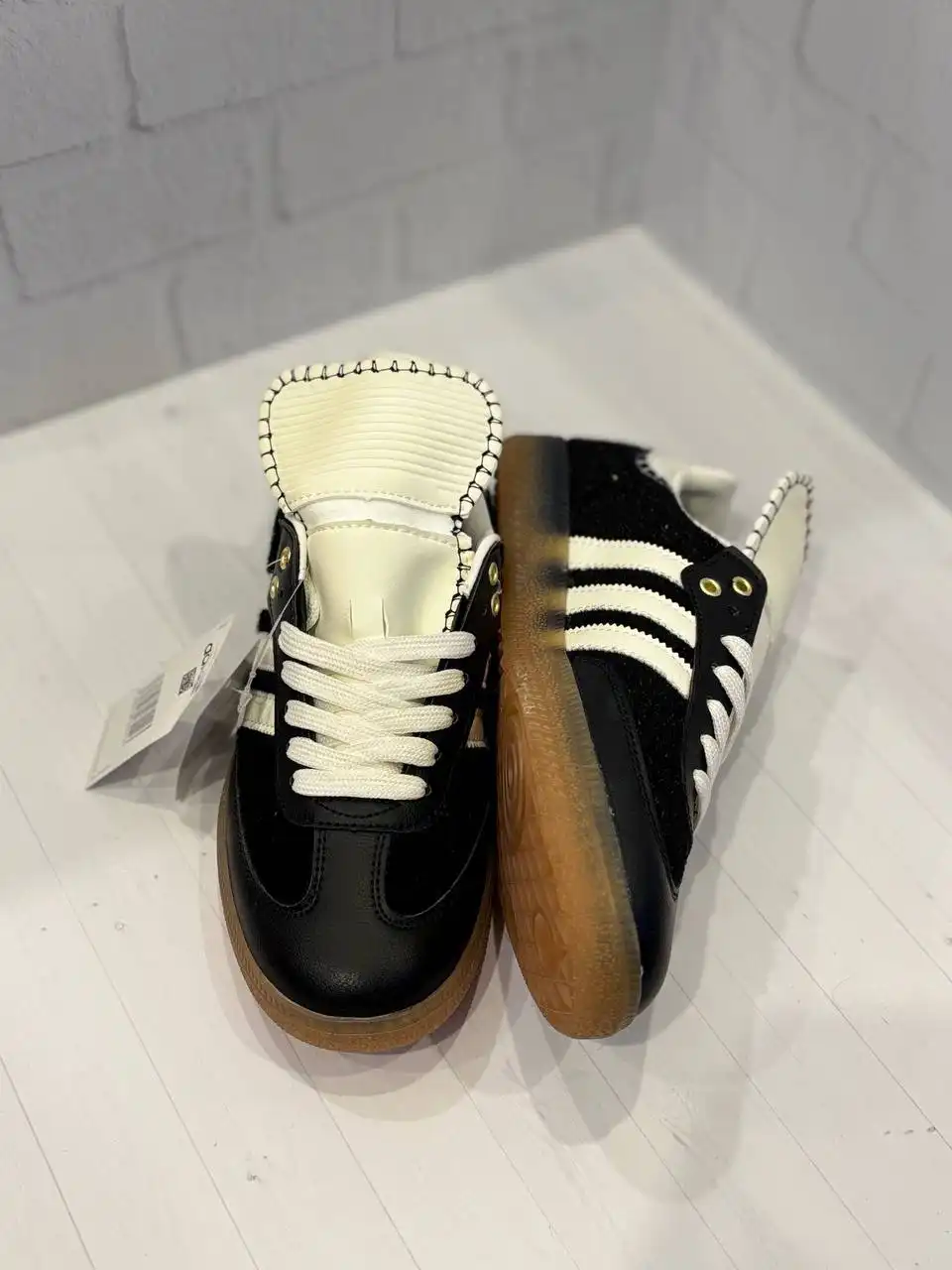 Продажа кроссовок в Волгограде