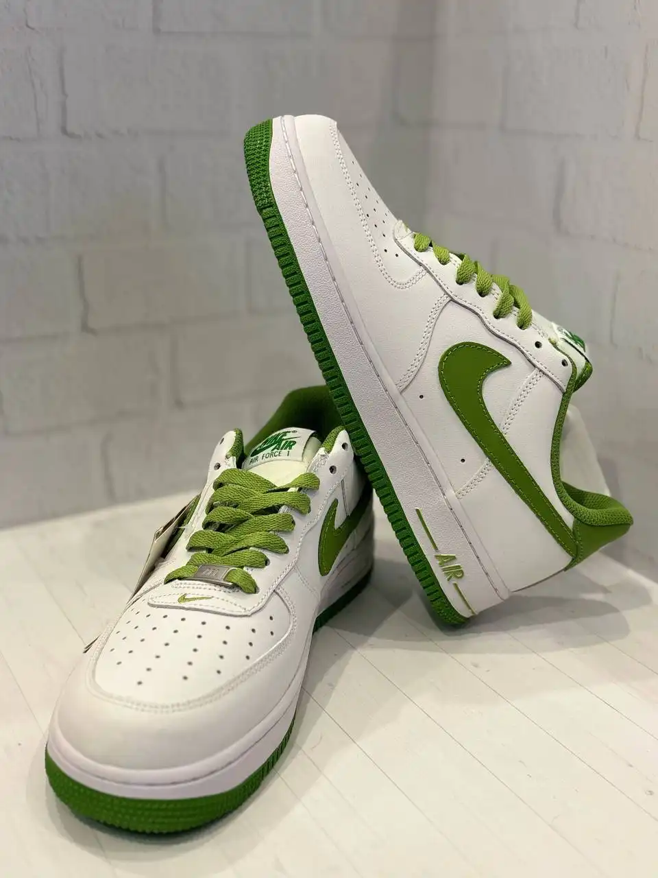 Продажа кроссовок в Волгограде