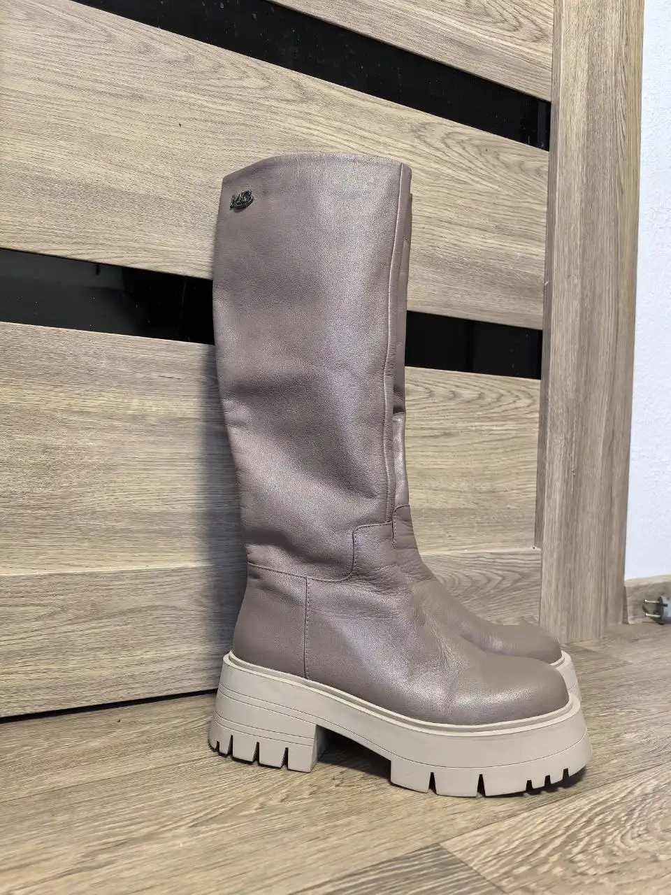 Продам кожаные демисезонные сапоги Matteo Malichelli