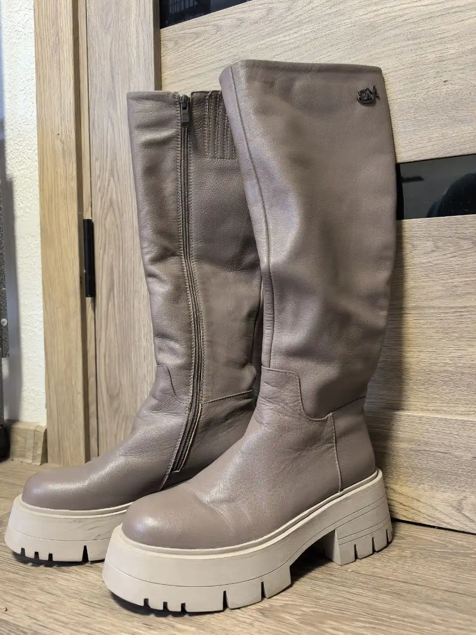 Продам кожаные демисезонные сапоги Matteo Malichelli