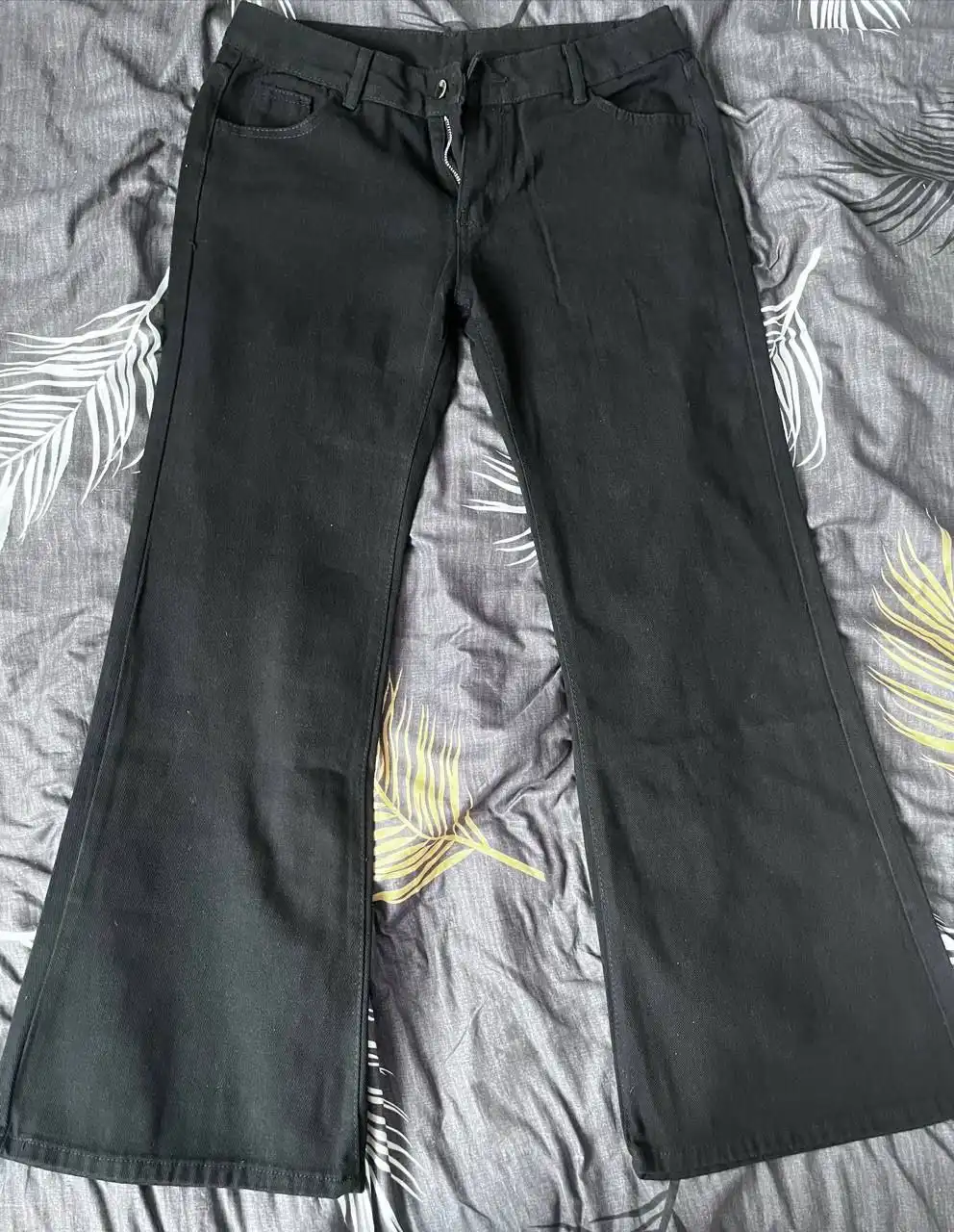 Продажа новых джинсов клеш - Джинсы (Одежда) в Волгоград