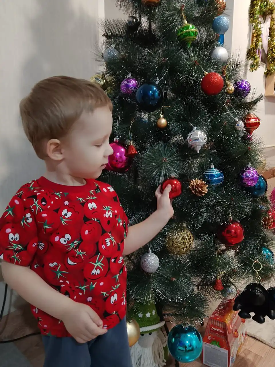 Футболки, спортивные костюмы, пижамы, фартуки, постельное - Одежда в Волгоград