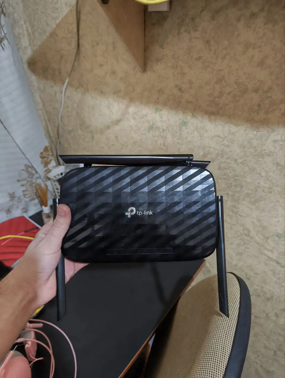 Роутер полностью исправен - Сетевое оборудование (Электроника) в Волгоград