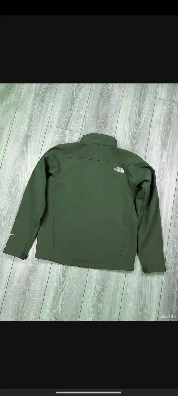 Ветровка оригинал размер M - Верхняя одежда (Одежда) в Волгоград