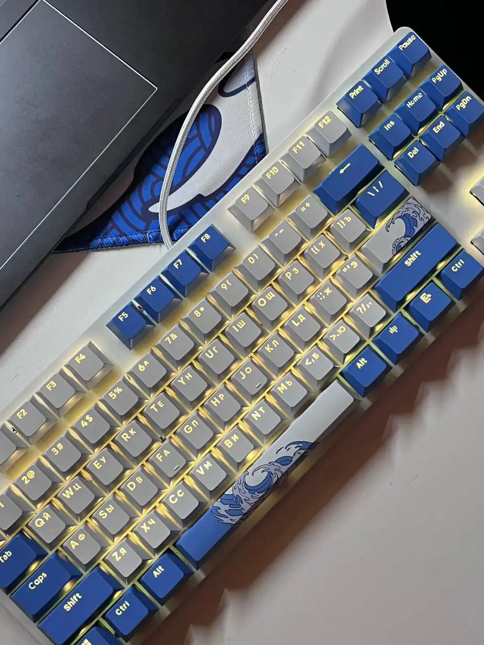 Продается клавиатура в идеальном состоянии - Компьютерные аксессуары (Электроника) в Волгоград