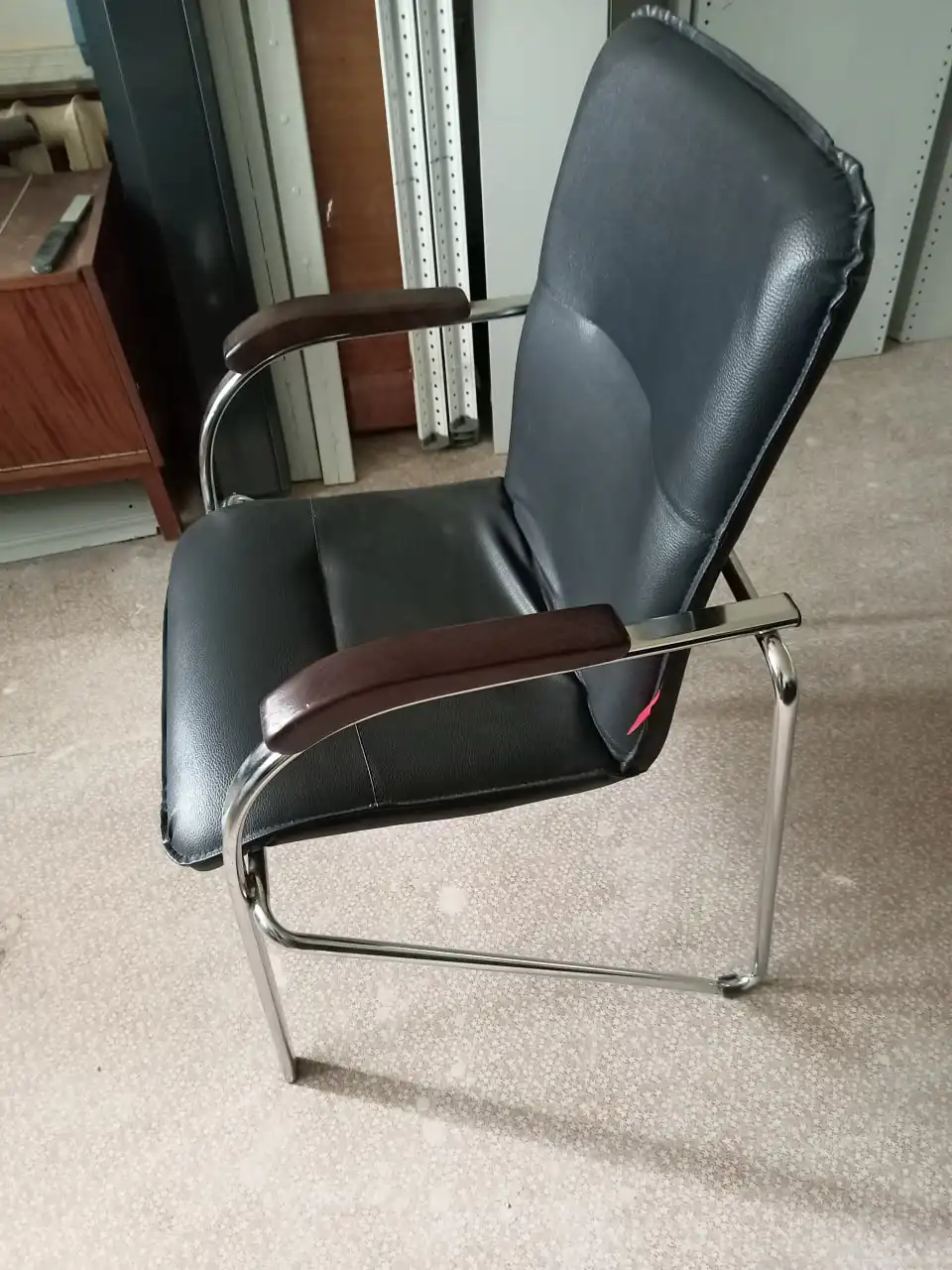 Продажа офисных стульев Самба в черном цвете - Мебель (Для дома и дачи) в Волгоград