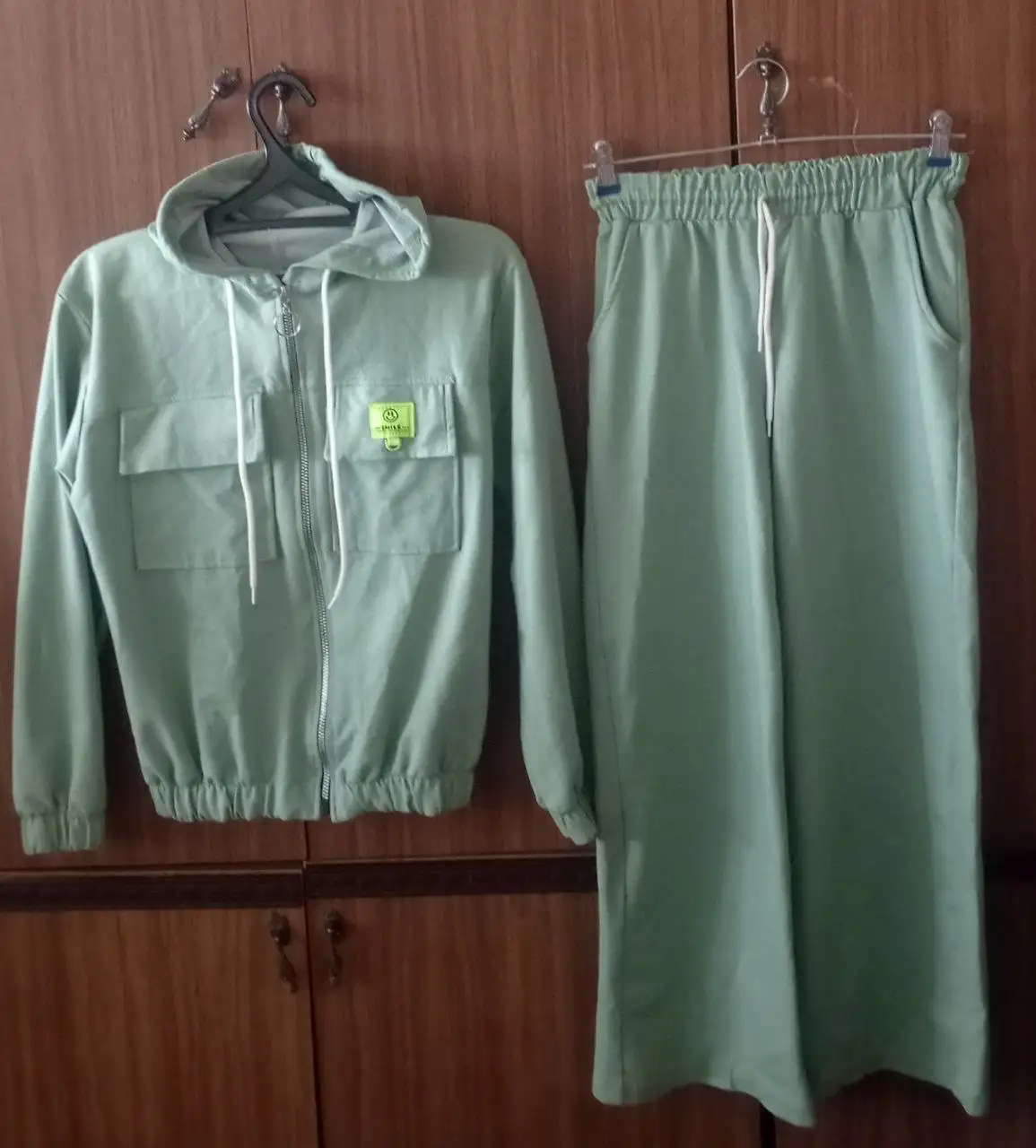 Женский новый спортивный костюм цвета хаки - Спортивная одежда (Одежда) в Волгоград