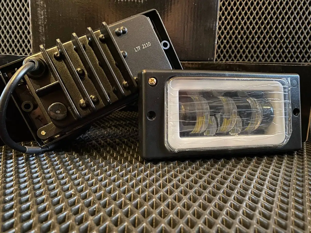 Продажа туманок и ковров для автомобилей - Автоаксессуары (Запчасти) в Волгоград