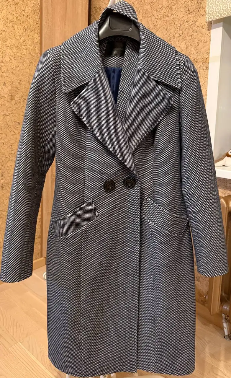 Продам шерстяное пальто - Одежда в Волгоград