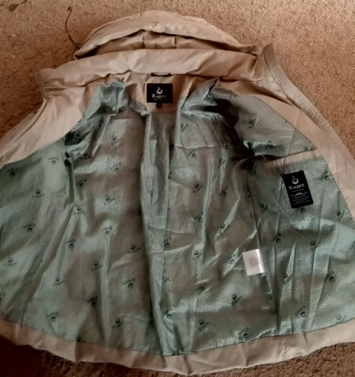 Женская демисезонная куртка размер L - Верхняя одежда (Одежда) в Волгоград