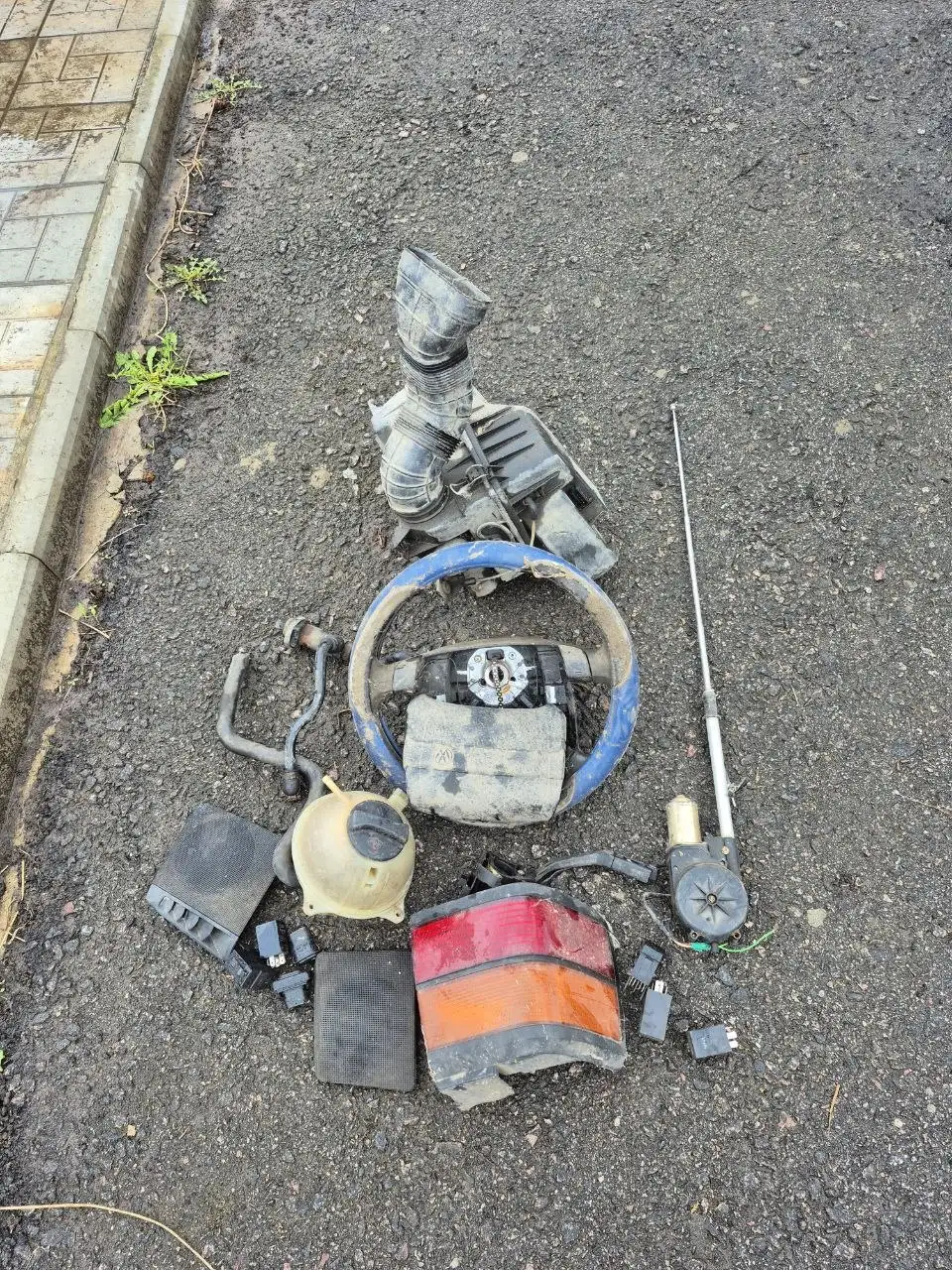 Запчасти для автомобилей Матиз и Фольксваген Пассат - Автозапчасти (Запчасти) в Волгоград