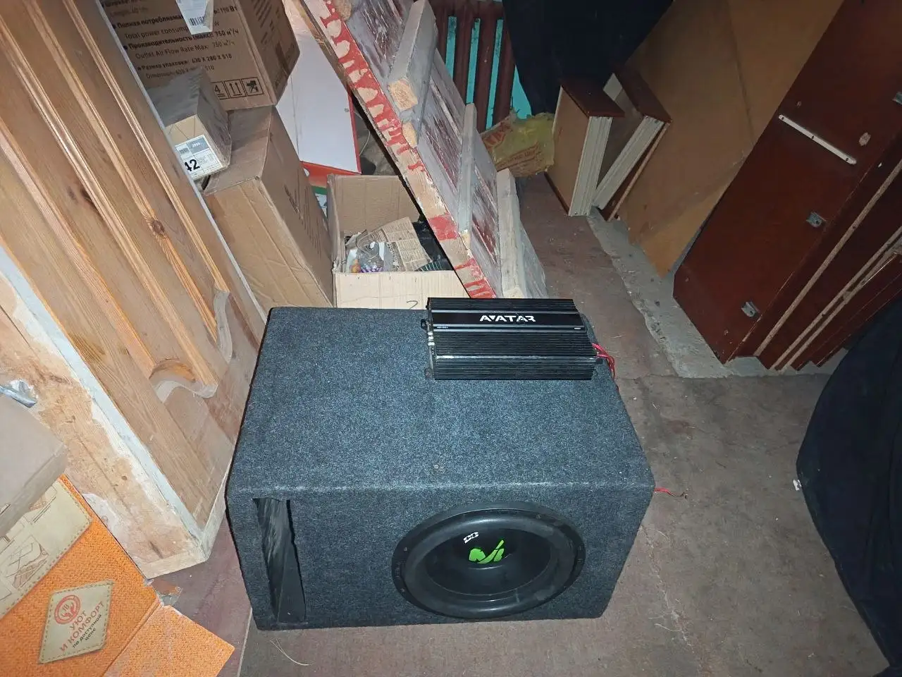 Продам сабвуфер с усилителем и коробом - Аудио (Авто) в Волгоград