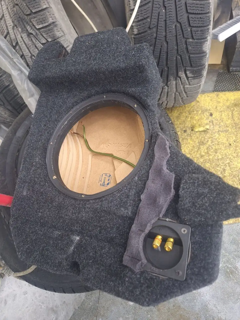 Усилитель и короб под саб для Лада Веста в идеальном состоянии - Запчасти (Авто) в Волгоград