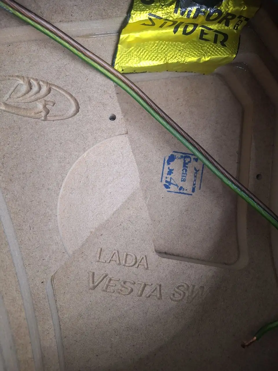 Усилитель и короб под саб для Лада Веста в идеальном состоянии - Запчасти (Авто) в Волгоград