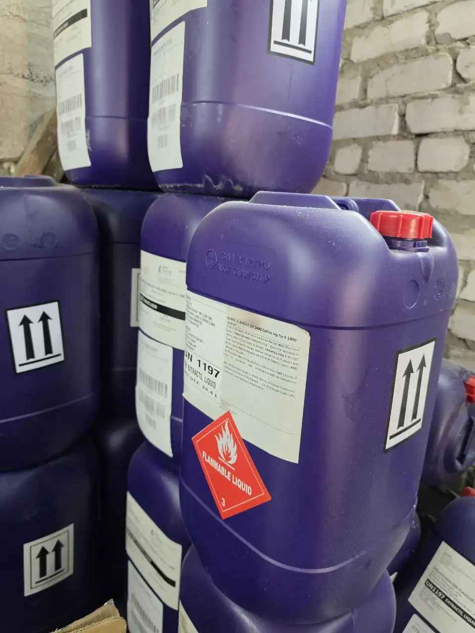 Продажа канистр (белые и фиолетовые) - Барахолка в Волгоград