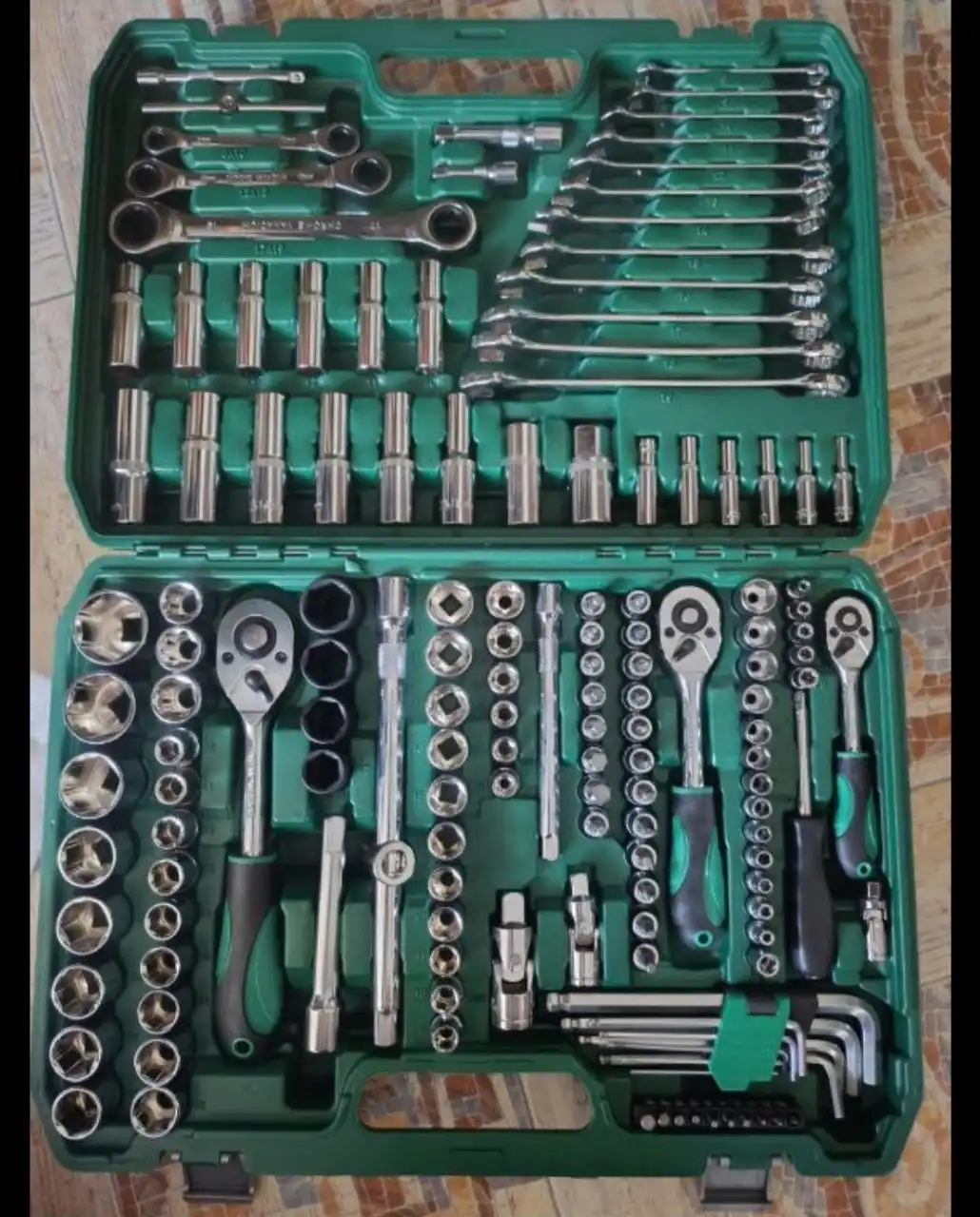 Продам новый большой кейс с инструментами