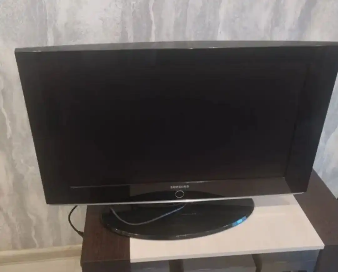 Продам телевизор Samsung 82 см