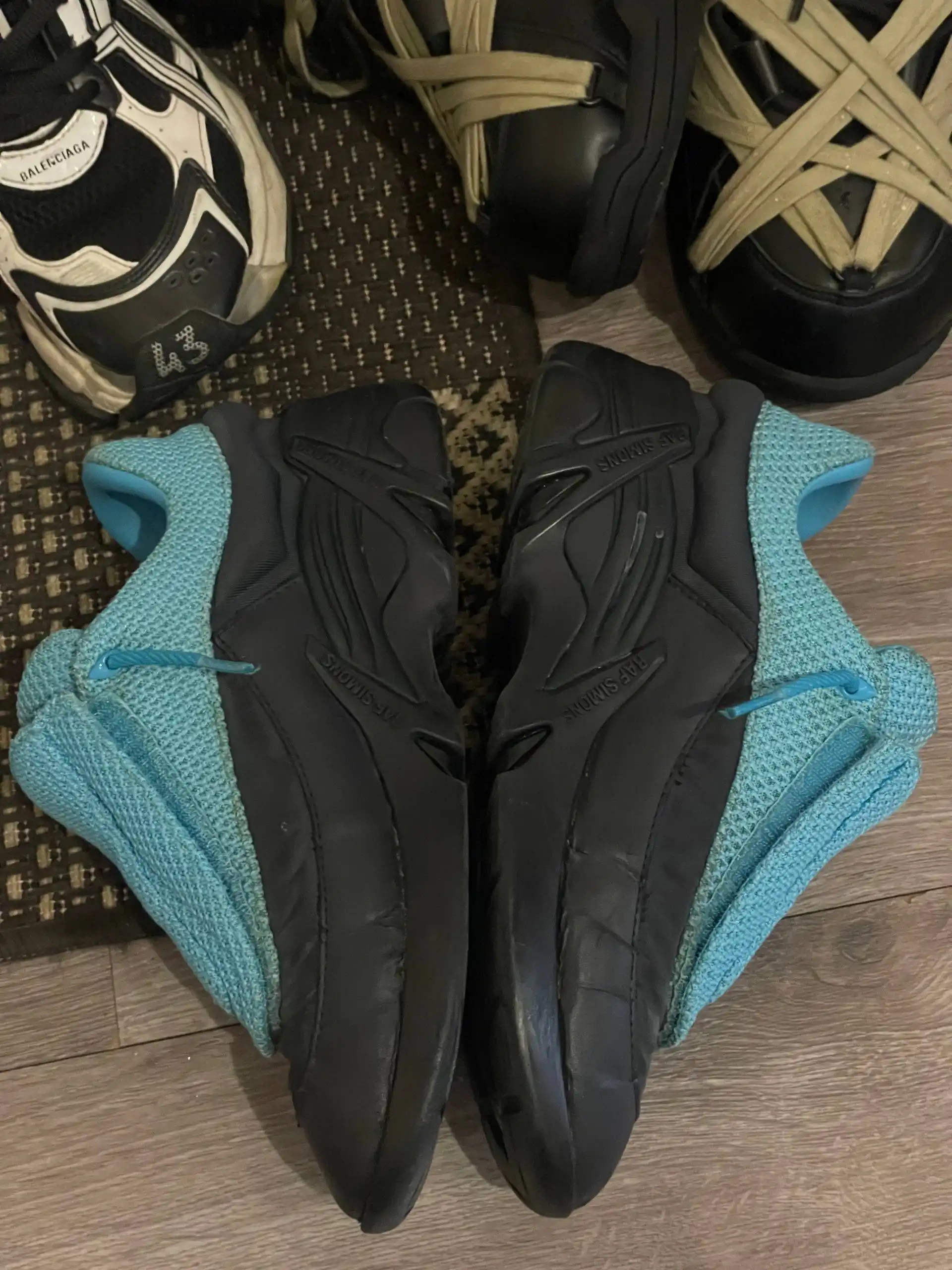 Продам кроссовки