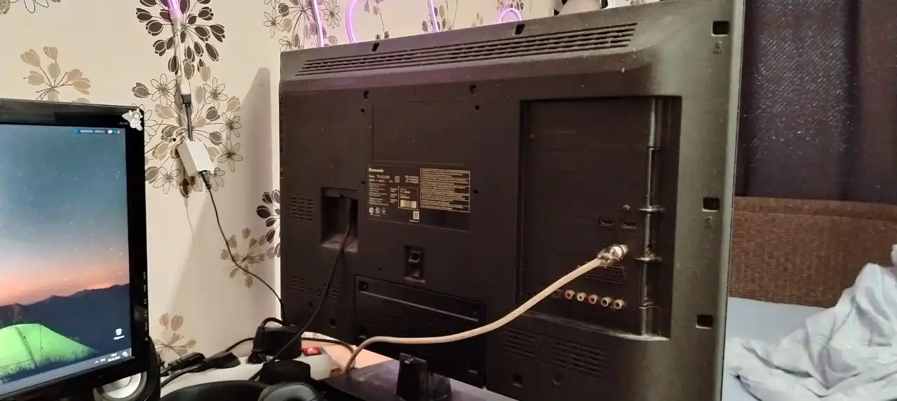 Продам телевизор без горевших пикселей и царапин