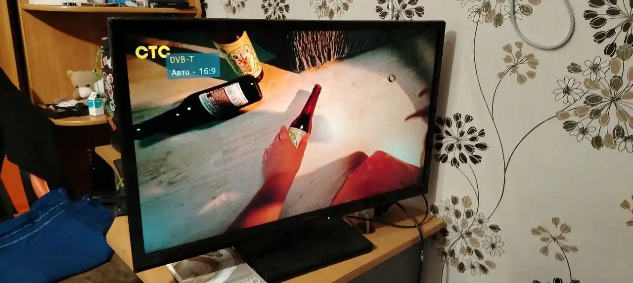 Продам телевизор без горевших пикселей и царапин
