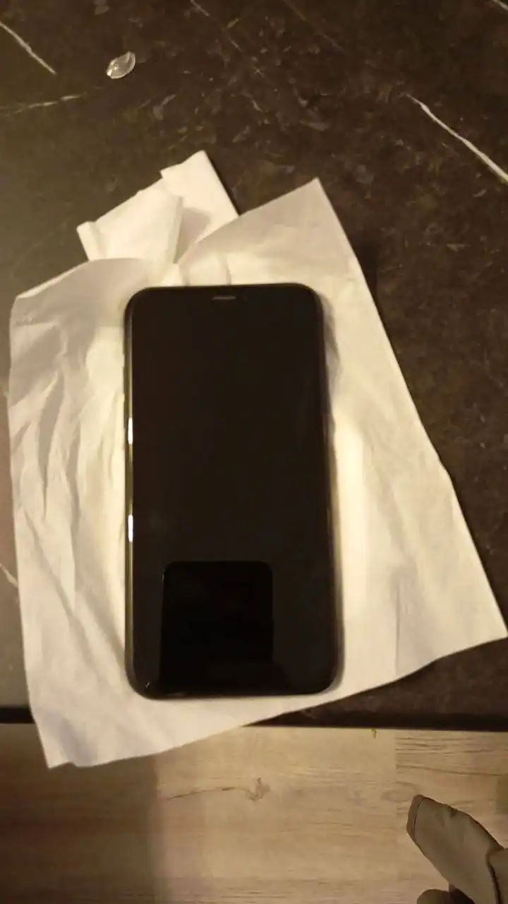 Продам Айфон XR в хорошем состоянии