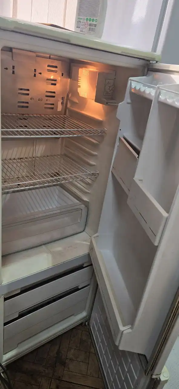 Холодильник рабочий