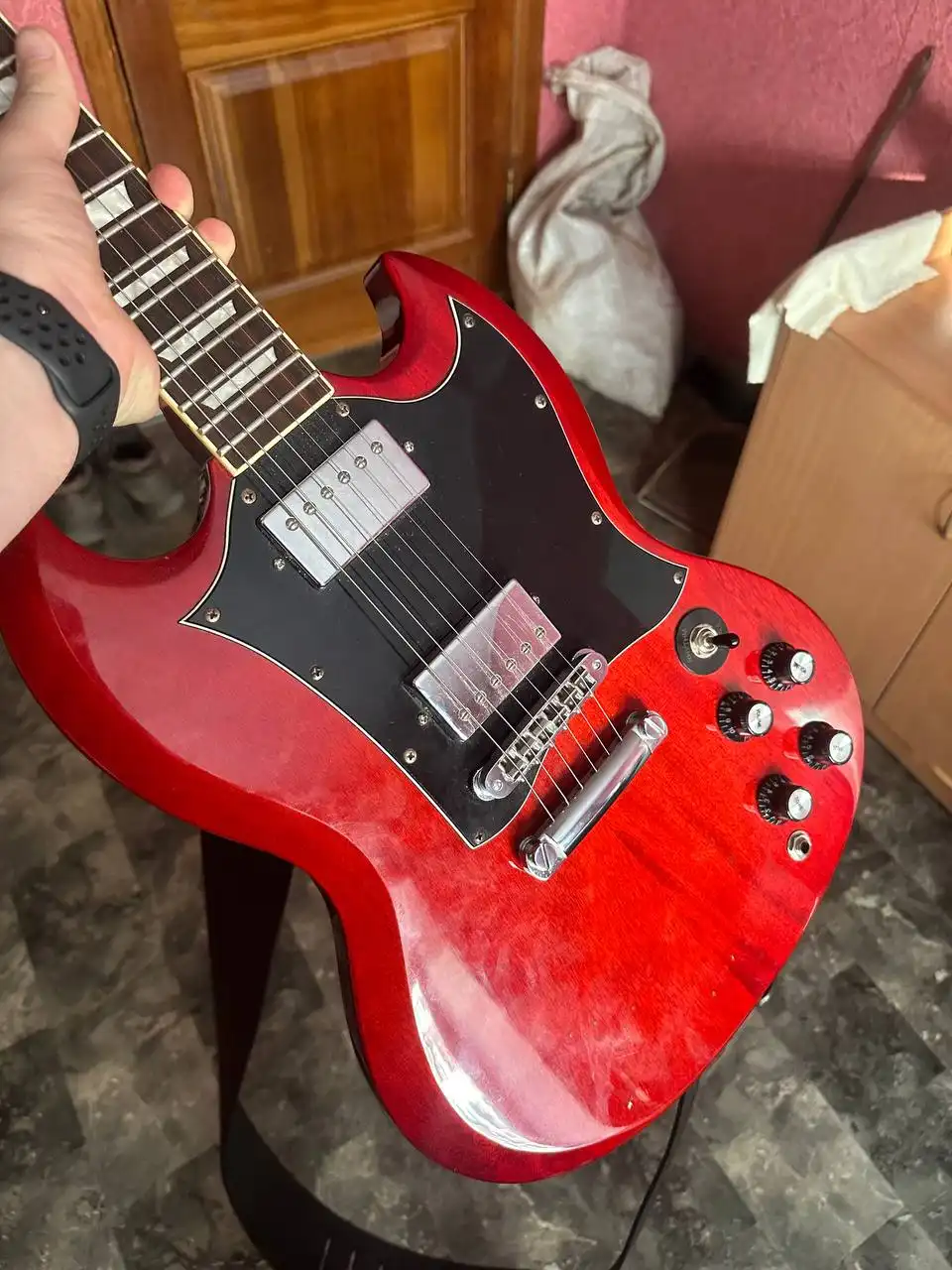 Продам или обменяю электрогитару Blitz SG